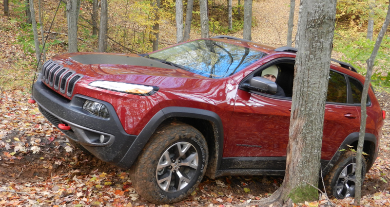 Illustration for article titled Which Is Better Off-Road: A Brand New Jeep Cherokee Or My Old $600 Craigslist Cherokee?